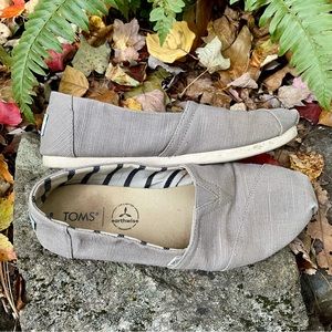 TOMS Slip-on Shoes Size 7